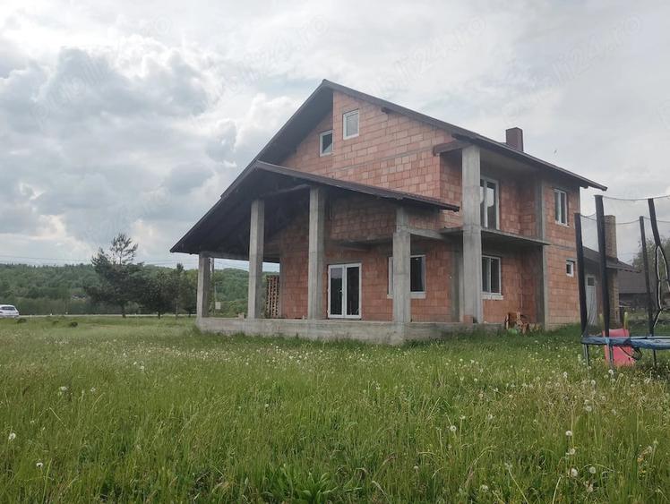 Casă cu Teren 3200 Mp în Lăpuș