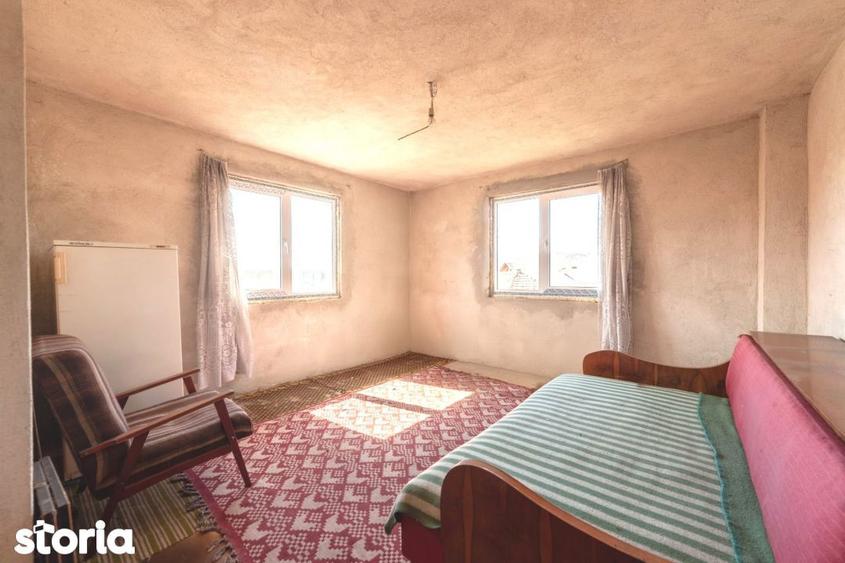 Casă cu 5 camere cu Garaj în Coșești