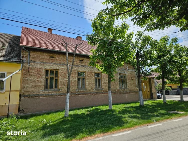 Casă cu 5 camere cu Teren 1200 Mp în Cenad