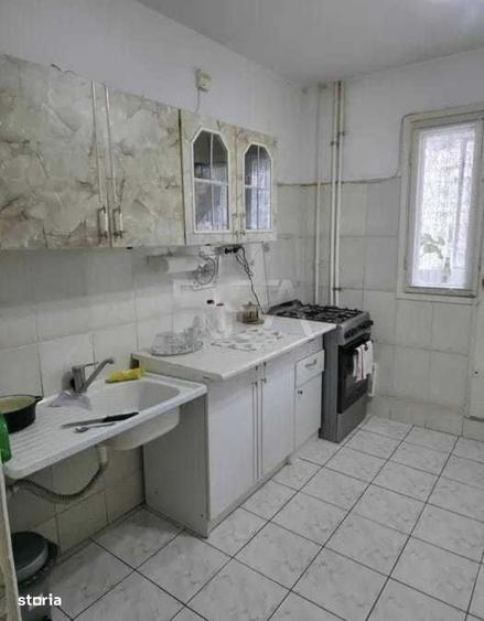 Apartament cu 3 camere semidecomandat în Crângași