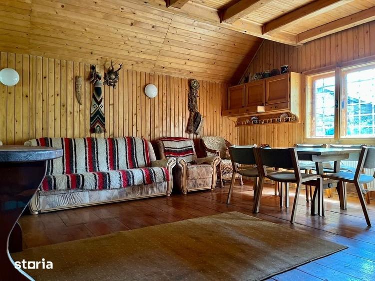 Casă cu 5 camere cu Teren 12000 Mp în Molid