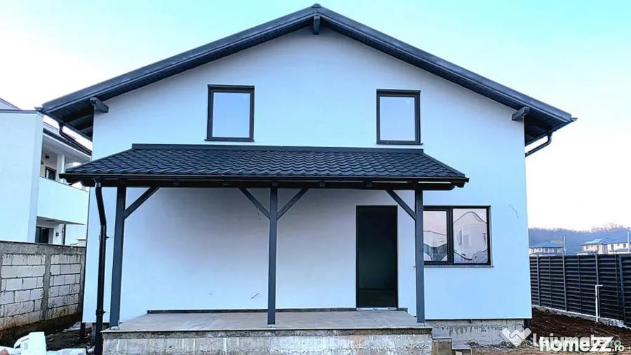 Casă cu 3 camere cu Teren 390 Mp în Păulești