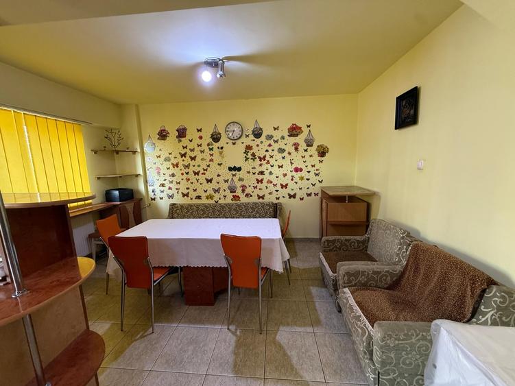Apartament cu 2 camere decomandat în Trocadero