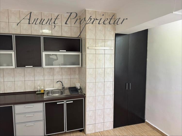 Apartament cu 4 camere semidecomandat în Moșilor