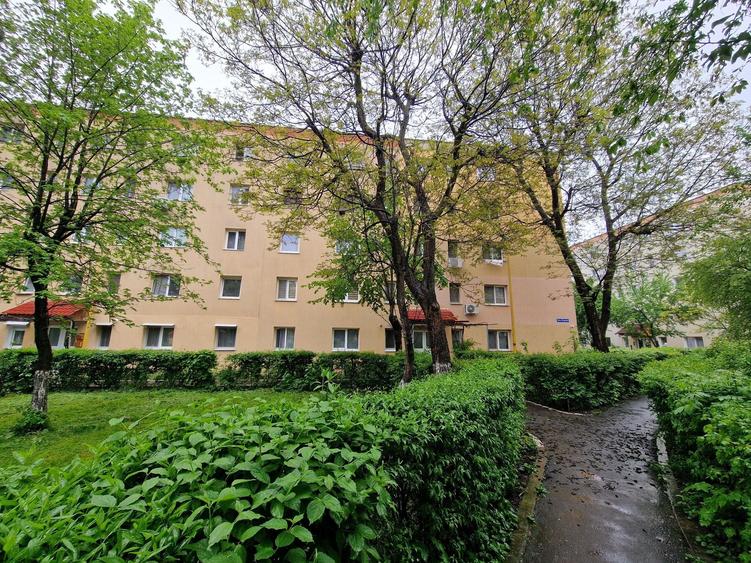 Apartament cu 2 camere semidecomandat în Florilor