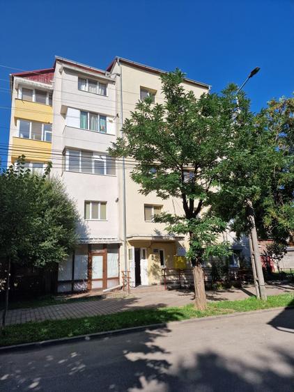 Garsonieră decomandată în Central