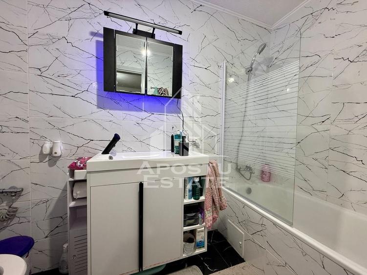 Casă individuală cu 7 camere cu Canalizare în Traian