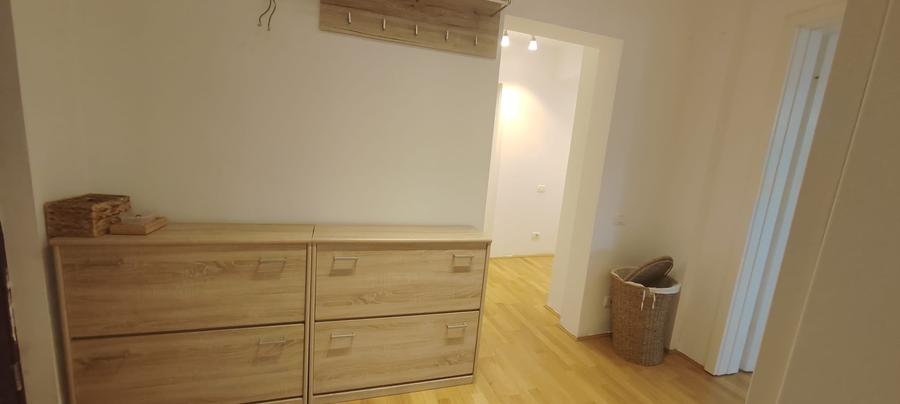 Apartament cu 3 camere decomandat în Drumul Sării