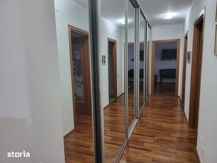 Apartament cu 4 camere în Tei