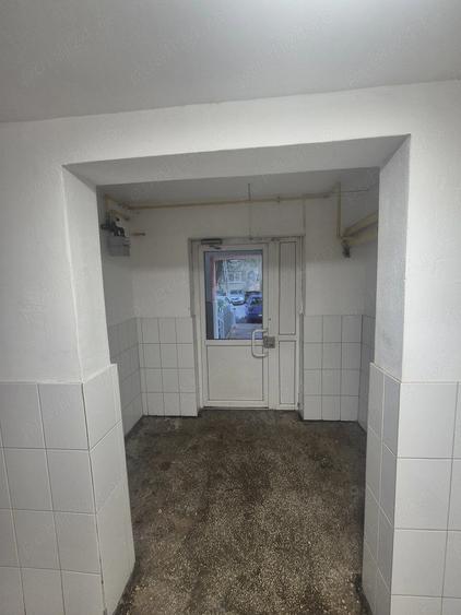 Apartament cu 3 camere decomandat în Titan