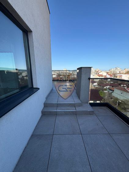 Apartament cu 3 camere decomandat, mobilat în Trocadero