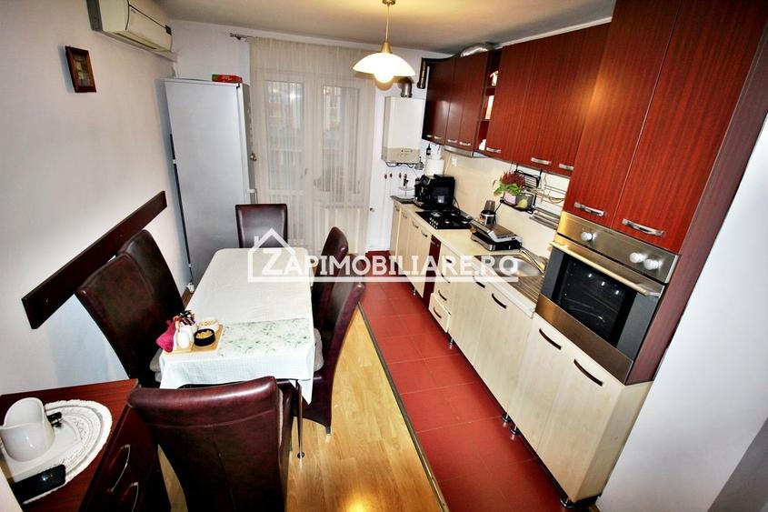 Apartament cu 3 camere decomandat, mobilat în Tudor