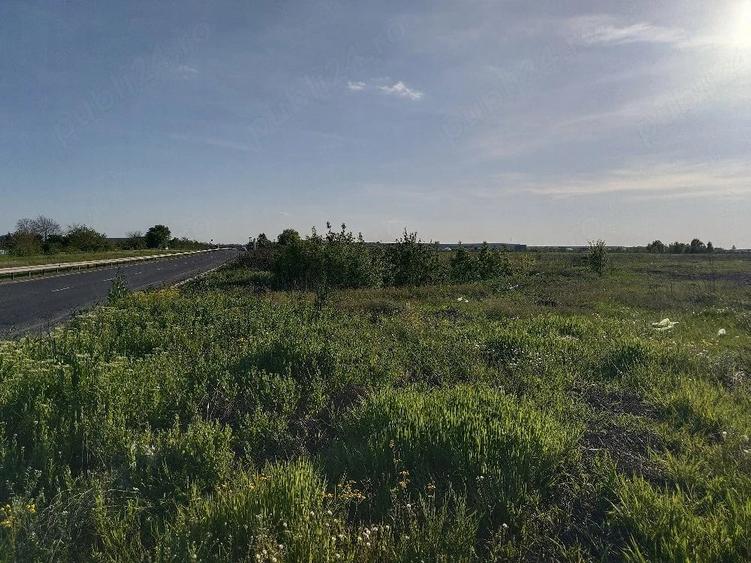 Teren de 14100 mp, în Central