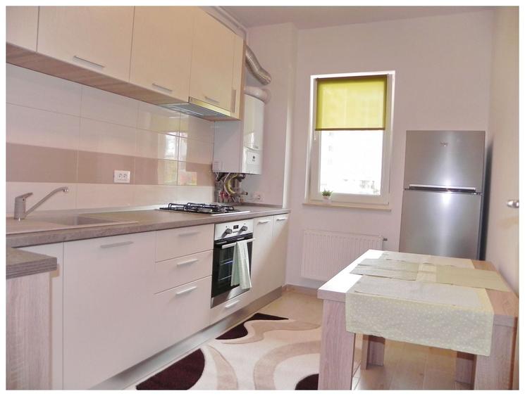 Apartament cu 2 camere decomandat, mobilat în Tractorul