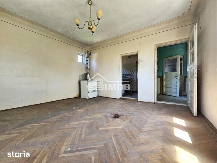 Casă cu 4 camere cu Teren 995 Mp în Ulmi