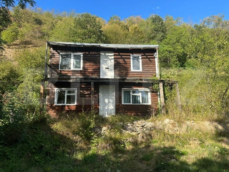 Casă individuală cu 3 camere cu Teren 10900 Mp în Căinelu de Sus