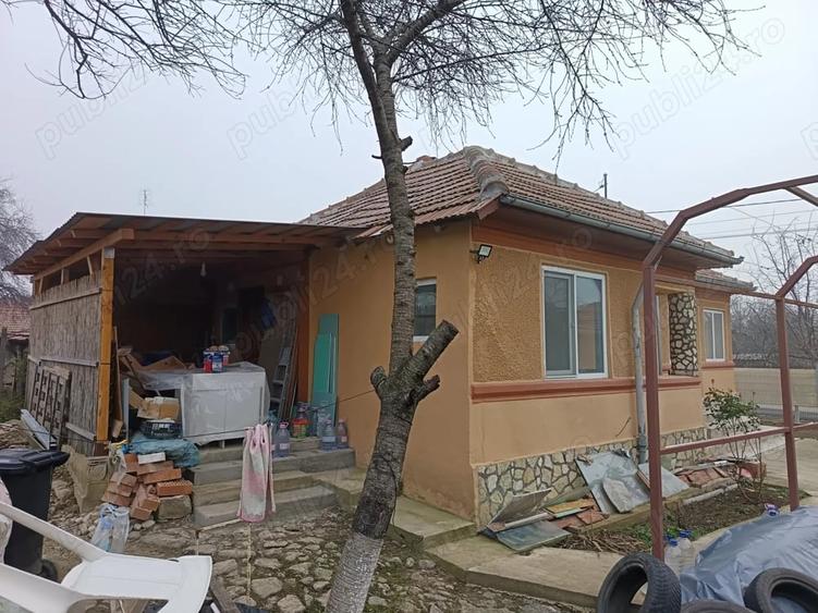 Casă cu 3 camere cu Teren 860 Mp în Pietroasele