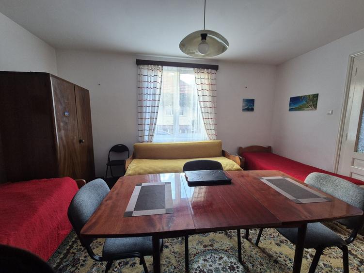 Apartament cu 3 camere semidecomandat în Centrul Civic