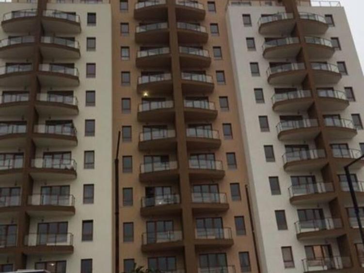 Apartament cu 2 camere semidecomandat, mobilat în Decebal
