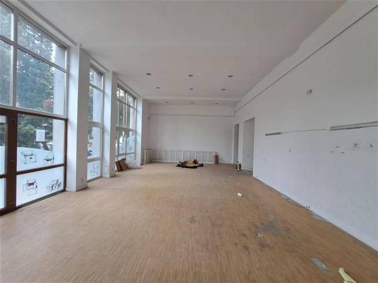 Spațiu comercial, de 260 mp, în Iris