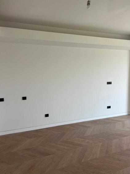 Apartament cu 4 camere decomandat în Floreasca