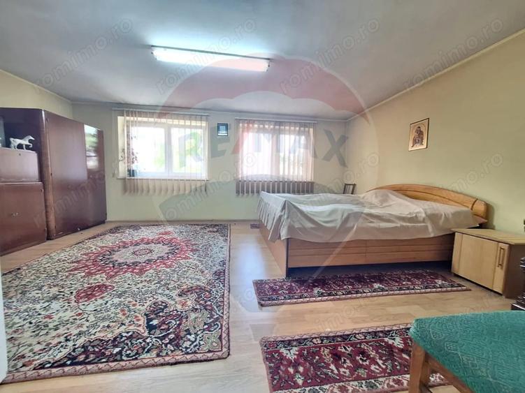 Casă cu 3 camere cu Teren 555 Mp în Est