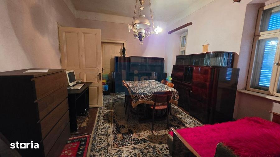Casă cu 4 camere cu Teren 478 Mp în Central