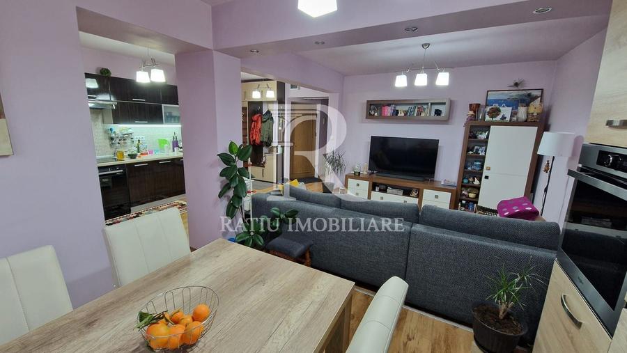 Apartament cu 3 camere decomandat, mobilat în Nufărul