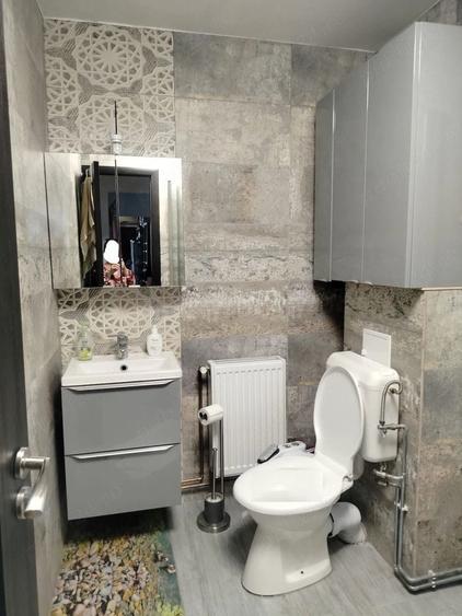 Apartament cu 4 camere semidecomandat, mobilat în Apărătorii Patriei