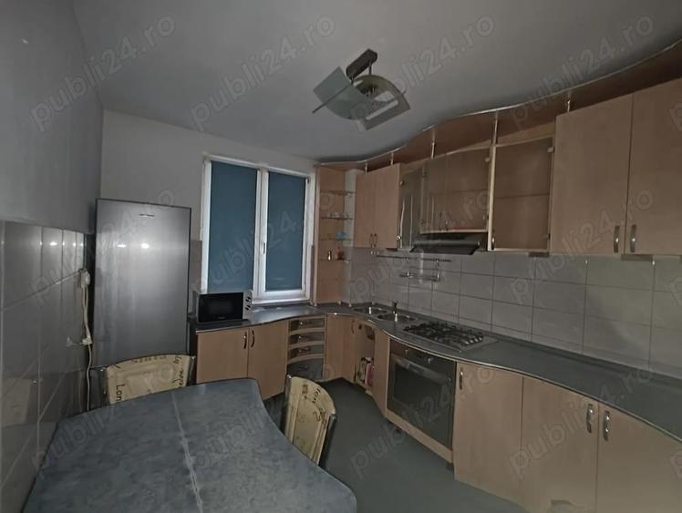 Apartament cu 3 camere decomandat în Rogerius