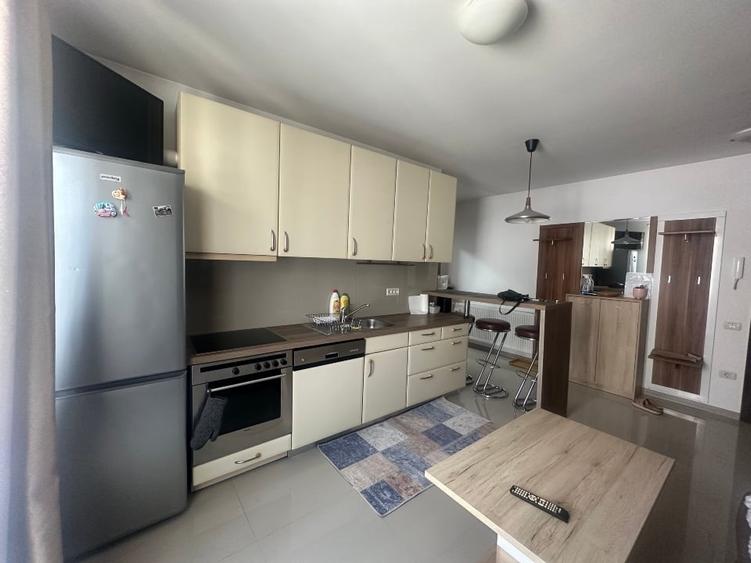 Apartament cu 3 camere semidecomandat, mobilat în Braytim