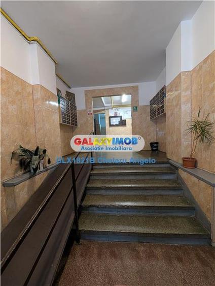 Apartament cu 4 camere semidecomandat în Berceni