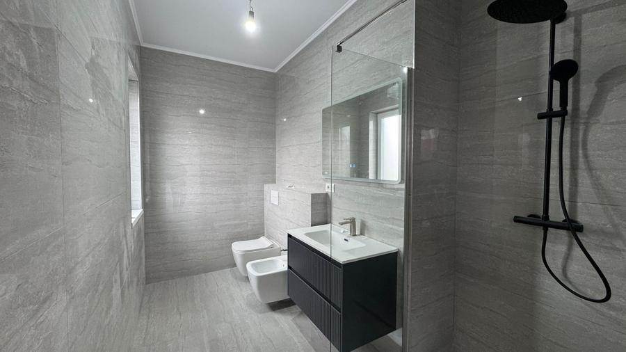 Duplex cu 5 camere cu Canalizare în Dumbrăvița