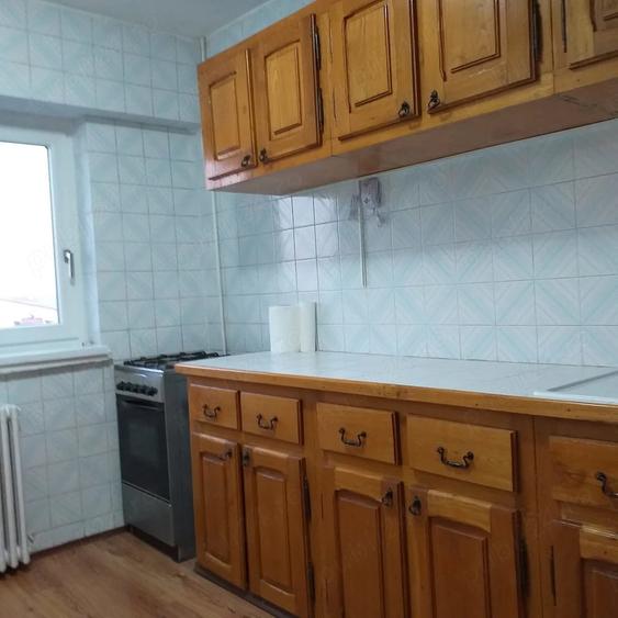 Apartament cu 3 camere decomandat în Sărari