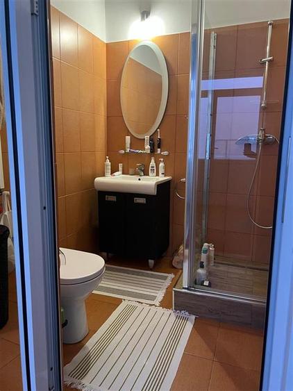 Casă cu 2 camere cu Canalizare în Central