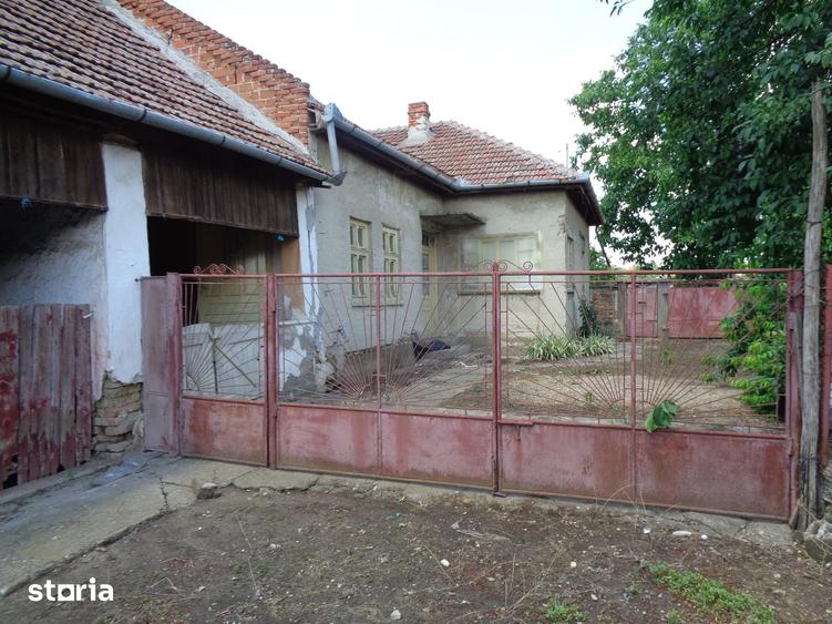 Casa 3 cam, baie, in CURTICI 748 mp teren fs 18,5 ml - 20