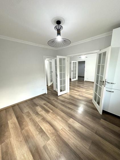 Apartament cu 3 camere semidecomandat în Ultracentral