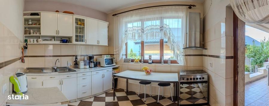 Casă cu 4 camere în Ultracentral