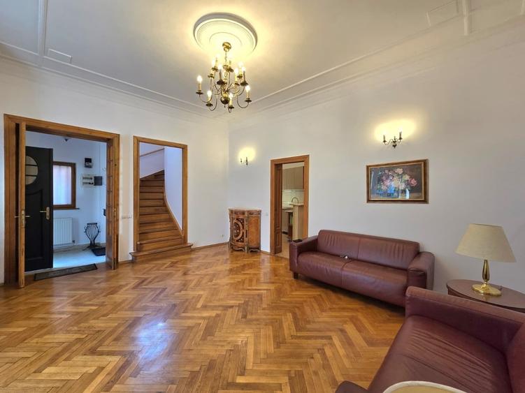Casă cu 5 camere cu Teren 250 Mp în Dorobanți