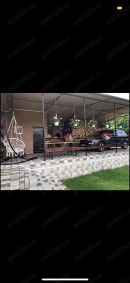Casă cu 5 camere în Crișeni