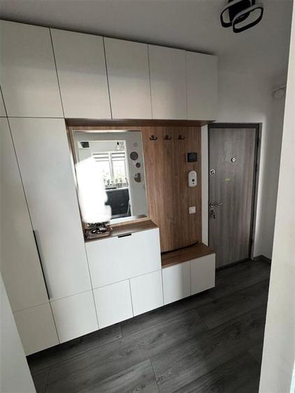 Apartament cu 3 camere decomandat, mobilat în Vasile Aaron
