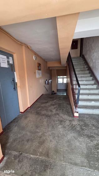 Apartament cu 4 camere decomandat în Soarelui