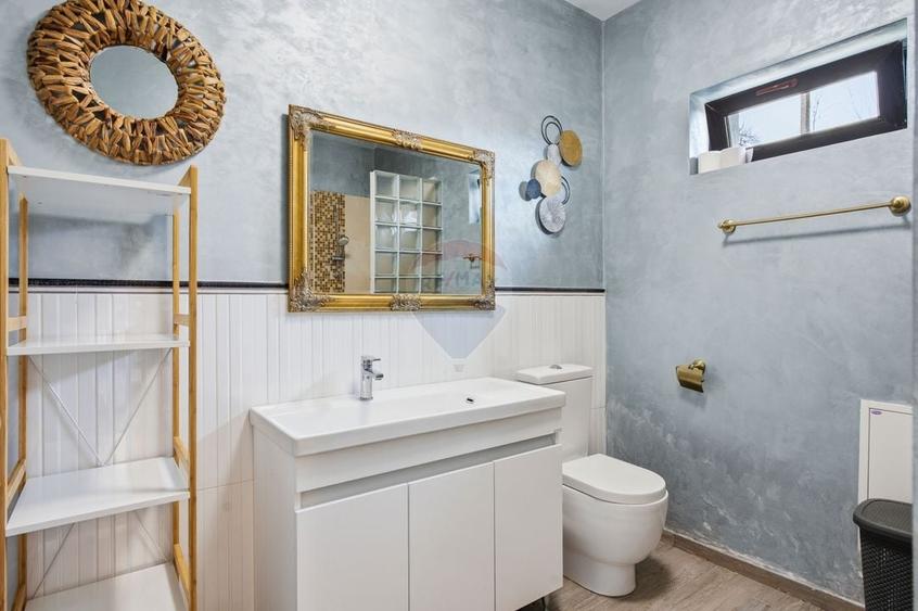 Casă cu 9 camere cu Teren 565 Mp în Hlincea