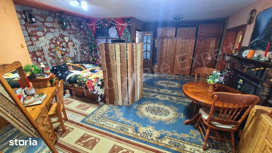 Casă cu 5 camere cu Teren 723 Mp în Bradu