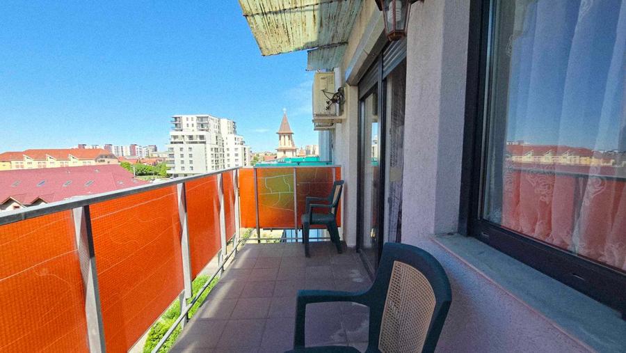 Apartament cu 3 camere nedecomandat în Nufărul