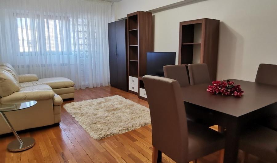 Apartament cu 4 camere în P-ța Romană