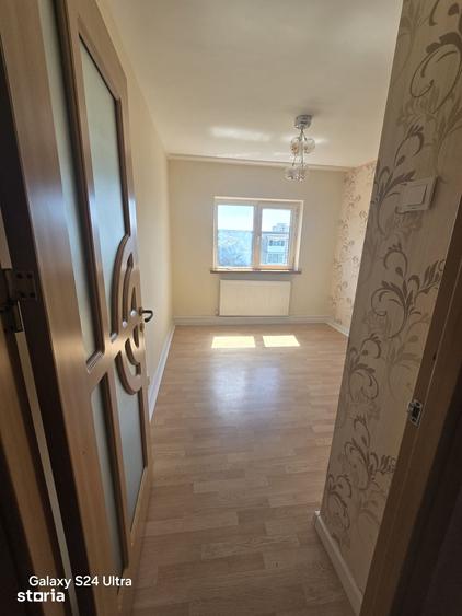 Apartament cu 4 camere decomandat în Calea București