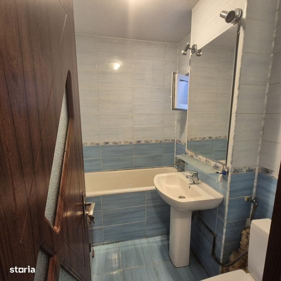 Apartament cu 3 camere decomandat în Tineretului