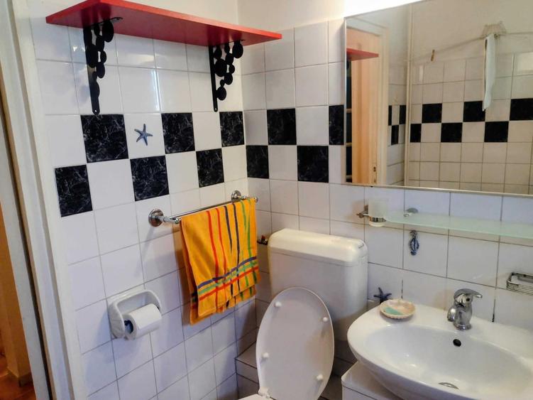 Apartament cu 3 camere decomandat în Giurgiului