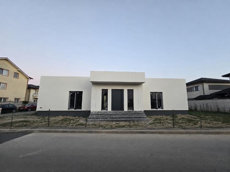 Casă individuală cu 5 camere cu Teren 850 Mp în Haliu